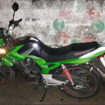 Hombre llora luego de que la PNC lo captura con una moto robada (tiene 12 antecedentes por robo y otros delitos)