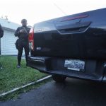 Policías con pasamontañas y vehículos sin placas o semicubiertas: así se efectuaron allanamientos en vivienda de director de elPeriódico