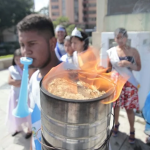 Antorchas y desfile regresan a las calles luego de dos años de suspensión por la pandemia