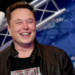 Starlink: cómo una empresa de Elon Musk está ayudando a Ucrania en su guerra contra Rusia lanzando miles de satélites