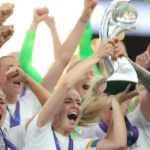 Eurocopa femenina: cuánto cobran las futbolistas que ganaron el torneo (y cómo se compara con los hombres)