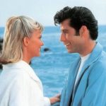Muere Olivia Newton-John: cómo acabó interpretando con 29 años a una adolescente de instituto en “Grease” (y por qué este filme es tan icónico)