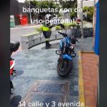 El video de Tik Tok que muestra cómo motoristas son multados y advierte sobre parquearse en la acera