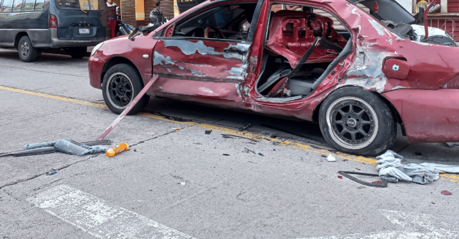 Carro accidentando en la zona 2