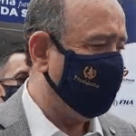 Giammattei amplía detalles sobre la caída que sufrió durante un evento público