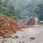 Videos: derrumbe de grandes proporciones bloquea la ruta Interamericana
