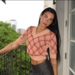 “Puede ser un riesgo para mi seguridad”: Dua Lipa explica la razón por la que pateó el peluche del Dr. Simi