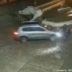 Video del momento en que motorista sufre accidente de tránsito por vehículo descontrolado