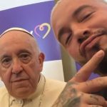 Las fotografías que publicó el reguetonero J Balvin en compañía del papa Francisco en el Vaticano