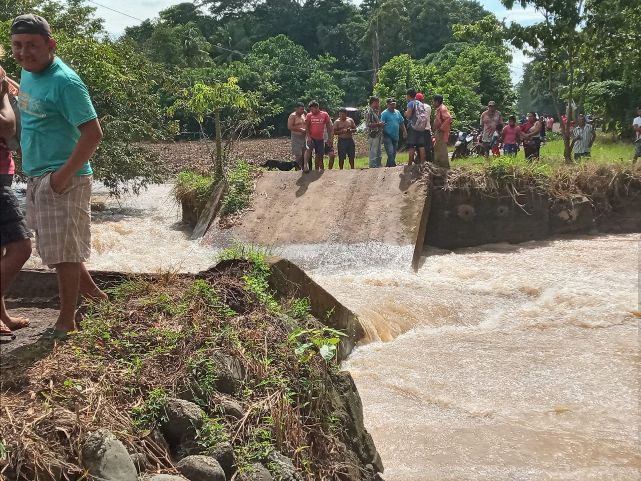Puente destruido Retalhuleu