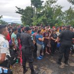 Autoridades detienen a una caravana migrante de 400 personas en la frontera con Honduras