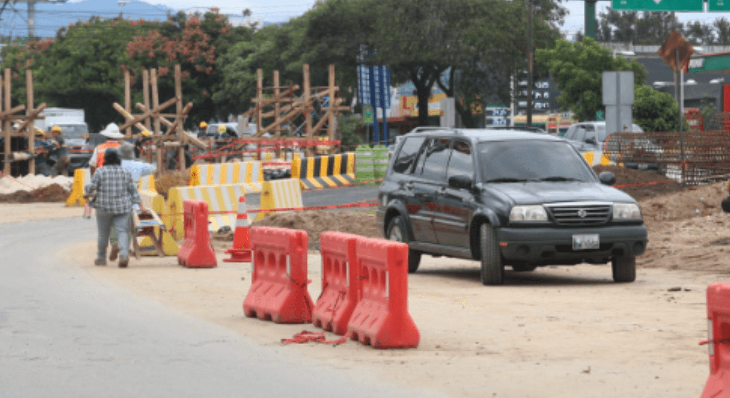 Paso a desnivel en la Roosevelt