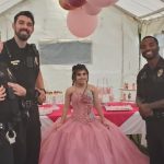 Las fotos de los policías que convivieron con una quinceañera luego de ir a su casa por varias quejas de los vecinos por ruido