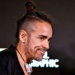 El momento en el que el cantante de Café Tacvba destroza un peluche del Dr. Simi en pleno concierto