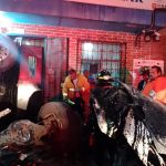 IMÁGENES: Tráiler choca con un sanatorio en Villa Nueva y causa destrozos