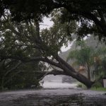 El huracán Ian, “extremadamente peligroso”, toca tierra en Florida y deja a más de un millón de hogares sin electricidad