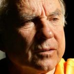 El multimillonario fundador de Patagonia dona la empresa de moda de aventura para luchar contra el cambio climático
