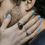 Adiós al “qué somos”: por qué la generación Z no quiere definirse en sus relaciones