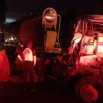 Caen rocas de gran tamaño en km 24 de la ruta Interamericana y aplastan a un camión cisterna que circulaba por el lugar