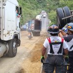 Camión cisterna vuelca en la Ruta Nacional 14 y derrama combustible