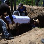 GALERÍA: Jocotán da el último adiós a las víctimas del accidente de un picop que dejó 18 muertos
