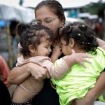 El llanto de miles de niños migrantes retumba en la selva del Darién