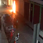 Video: El momento en que dos motocicletas colisionaron y una se incendia