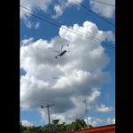 Video: En cuestión de segundos un helicóptero se desploma en zona de Tabasco