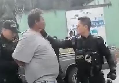 PNC y conductor en Santa Inés Petapa