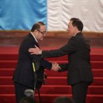 Giammattei juramenta a González Ricci como presidente de la JM y Banguat