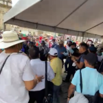 Video: Así fue cuando exmilitares se enfrentaron en la Plaza de la Constitución y luego son expulsados por mujeres indígenas