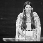 Muere Sacheen Littlefeather, la activista indígena que dio el primer discurso político en los Oscar al rechazar el premio a Marlon Brando