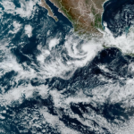 Tormenta tropical Roslyn podría convertirse en huracán mientras se acerca a territorio mexicano
