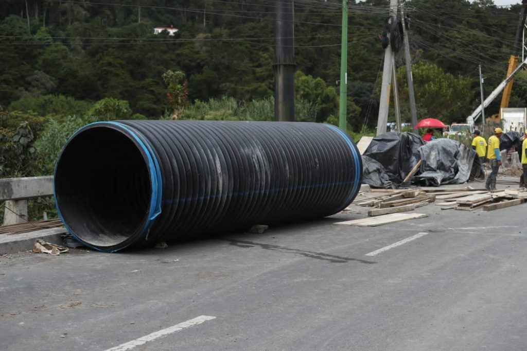 Continúa cierre en Carretera a El Salvador por trabajos
