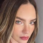 “Reina de los amarres…que mi nombre lo lleven tatuado”: Belinda presenta extraña oración en concierto y sorprende a sus admiradores
