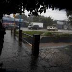 El Salvador suspende clases y declara alerta naranja por la Tormenta Tropical Julia
