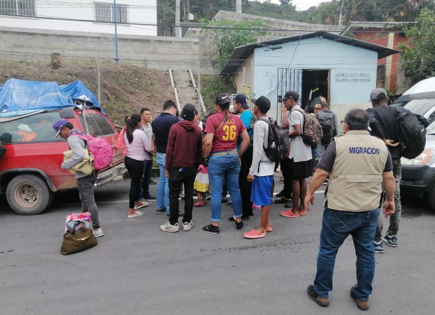 Guatemala expulsa a 82 personas por ingresar de forma irregular, la