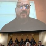 Quiénes son los Oath Keepers, el grupo cuyos miembros son juzgados por conspiración sediciosa en EE.UU.