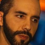 Cómo el “criptocrash” expone los riesgos de la apuesta de Bukele por el bitcoin en El Salvador