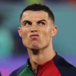 El video viral que muestra cómo Cristiano Ronaldo saca un objeto de su short y se lo come