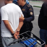 Qué originó la persecución en la que tres presuntos asaltantes fueron capturados en la avenida Bolívar