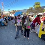 Desfile de fieros vuelve a Villa Nueva y llena las calles de risas, colores y música