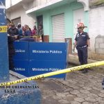 Insólito hallazgo: encuentran cadáver que flotaba en pila pública de Santiago Sacatepéquez