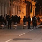 Videos: así fueron evacuados diputados en medio de protesta de salubristas