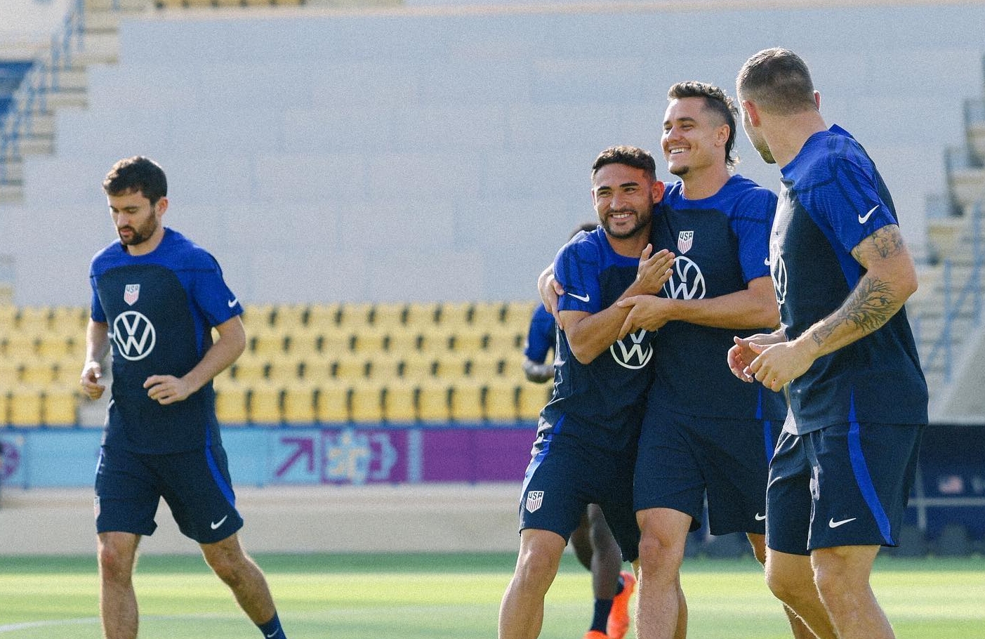 EE. UU. Resalta participación de jugadores con raíces extrajeras en Qatar 2022, como Cristian Roldán, de padre guatemalteco