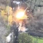 El video que muestra cómo un soldado ucraniano derriba un tanque ruso a pocos metros de distancia