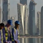 Instan a la FIFA y a Qatar a compensar a los trabajadores migrantes por abusos laborales a vísperas del Mundial