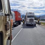 Transportistas continúan con bloqueos en carreteras de Guatemala por segundo día consecutivo