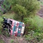 San Marcos: Autobús extraurbano cae a barranco y el piloto huye del lugar