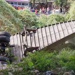 PMT de Villa Nueva reporta tránsito complicado por caída de un tráiler bajo el puente Villalobos
